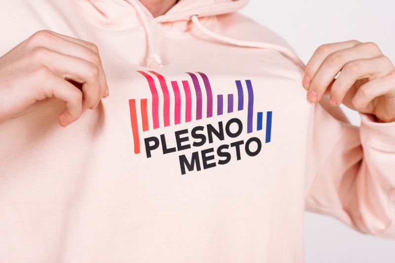 Pulover s kapuco